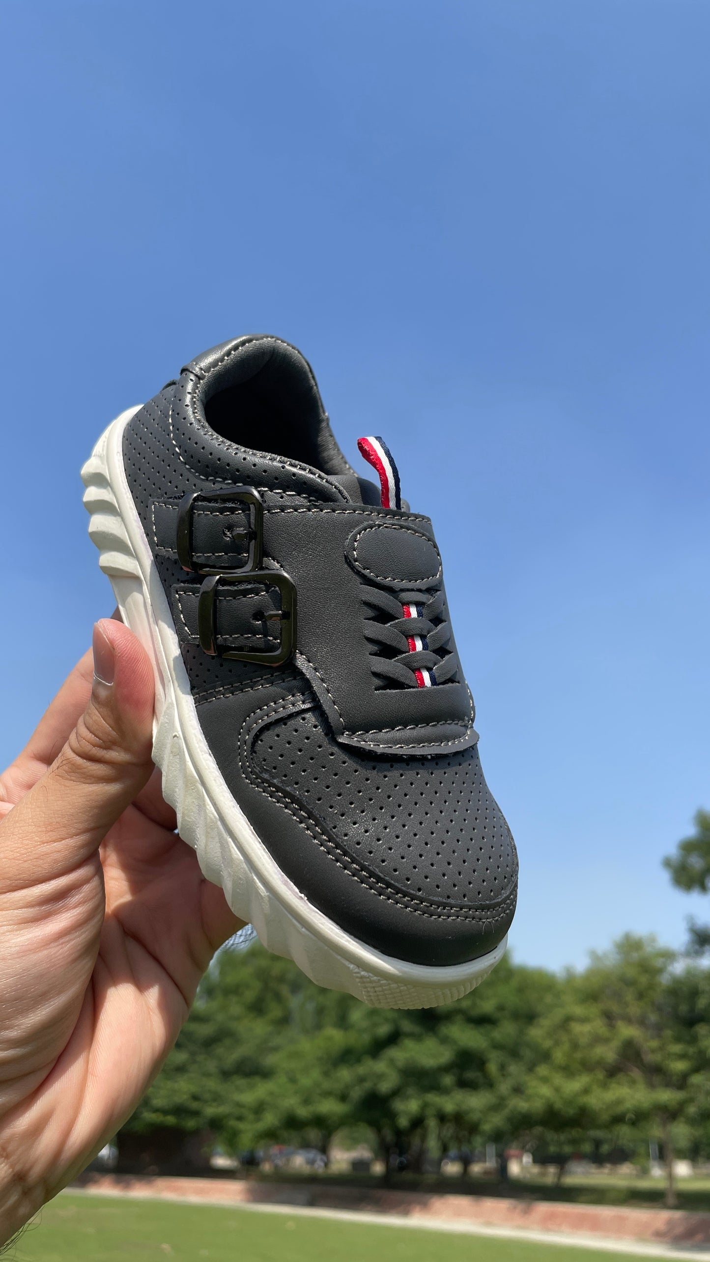 BuckleUp Sneakers
