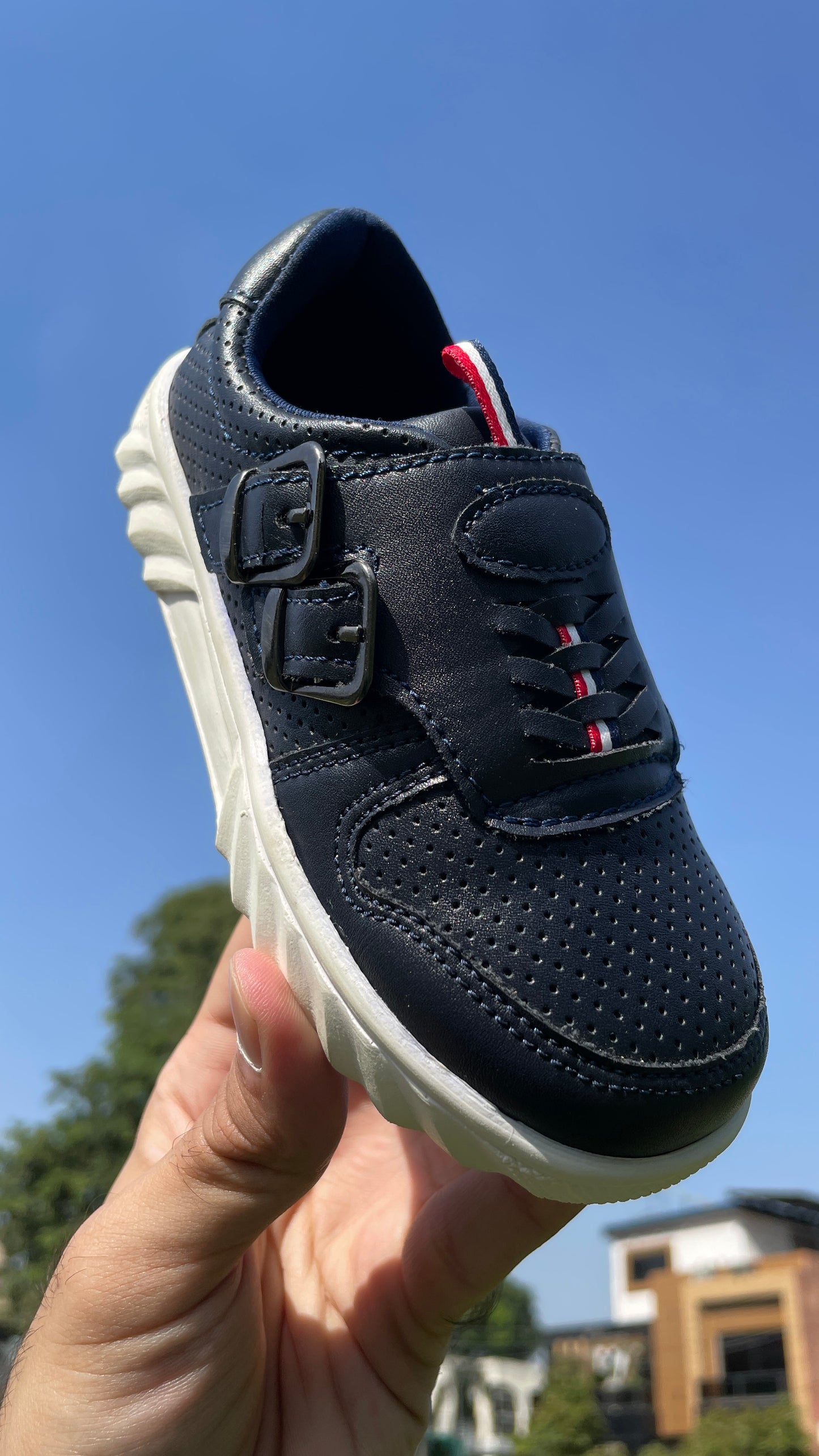 BuckleUp Sneakers